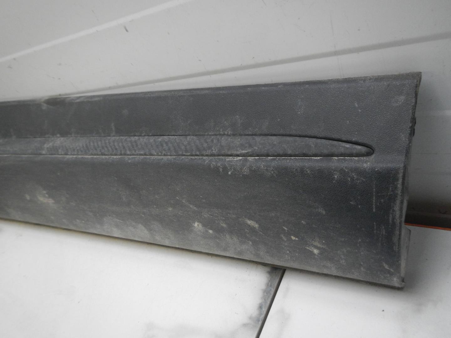 Молдинг передней правой двери