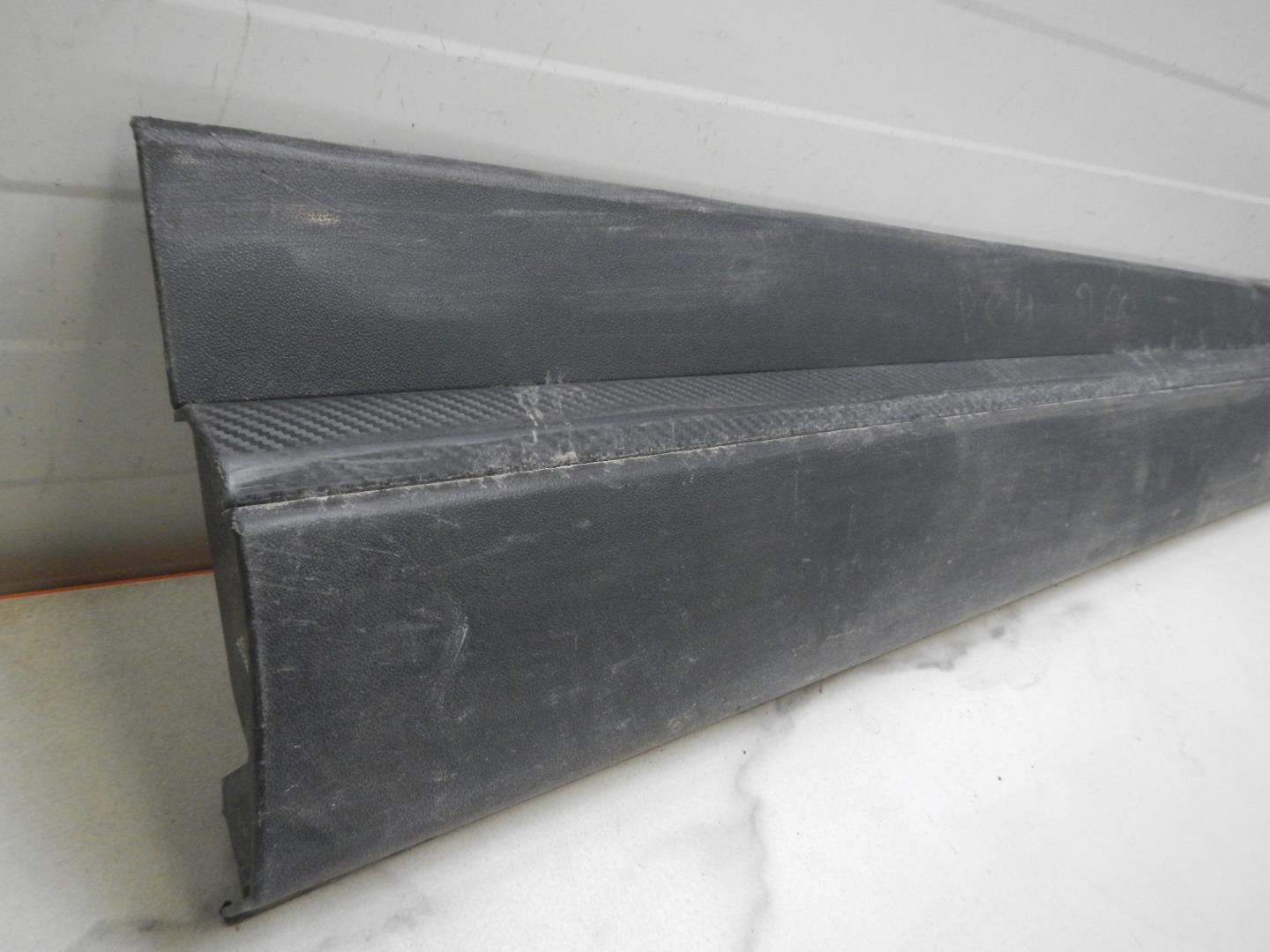 Молдинг передней правой двери