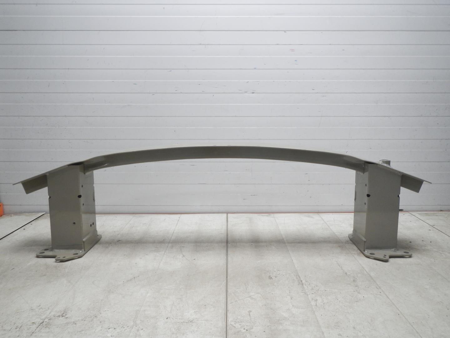 Усилитель переднего бампера