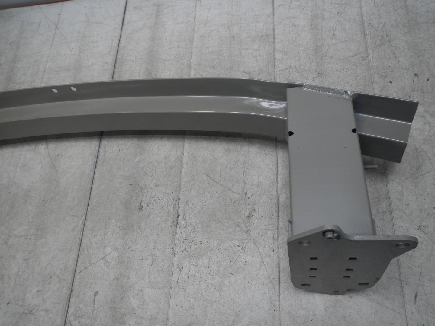 Усилитель переднего бампера