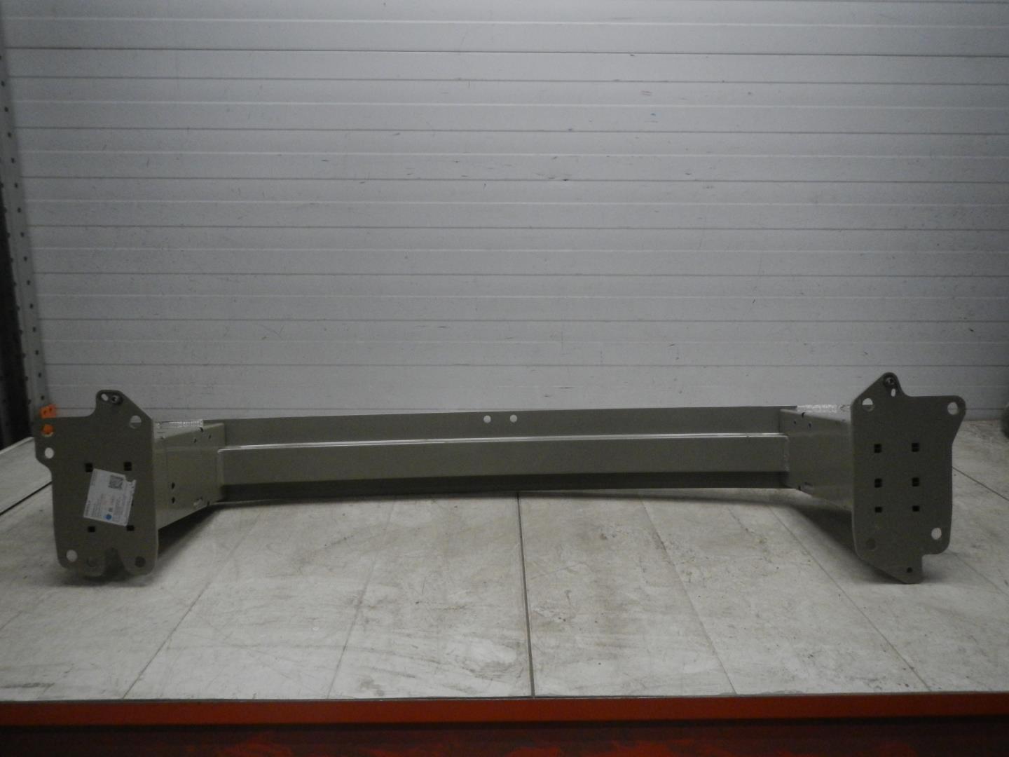 Усилитель переднего бампера