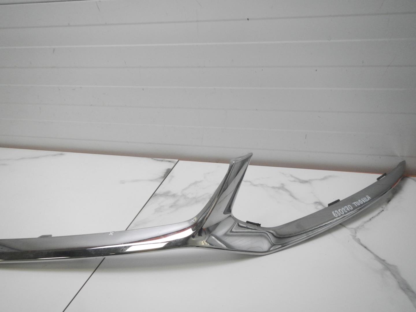 Молдинг переднего бампера