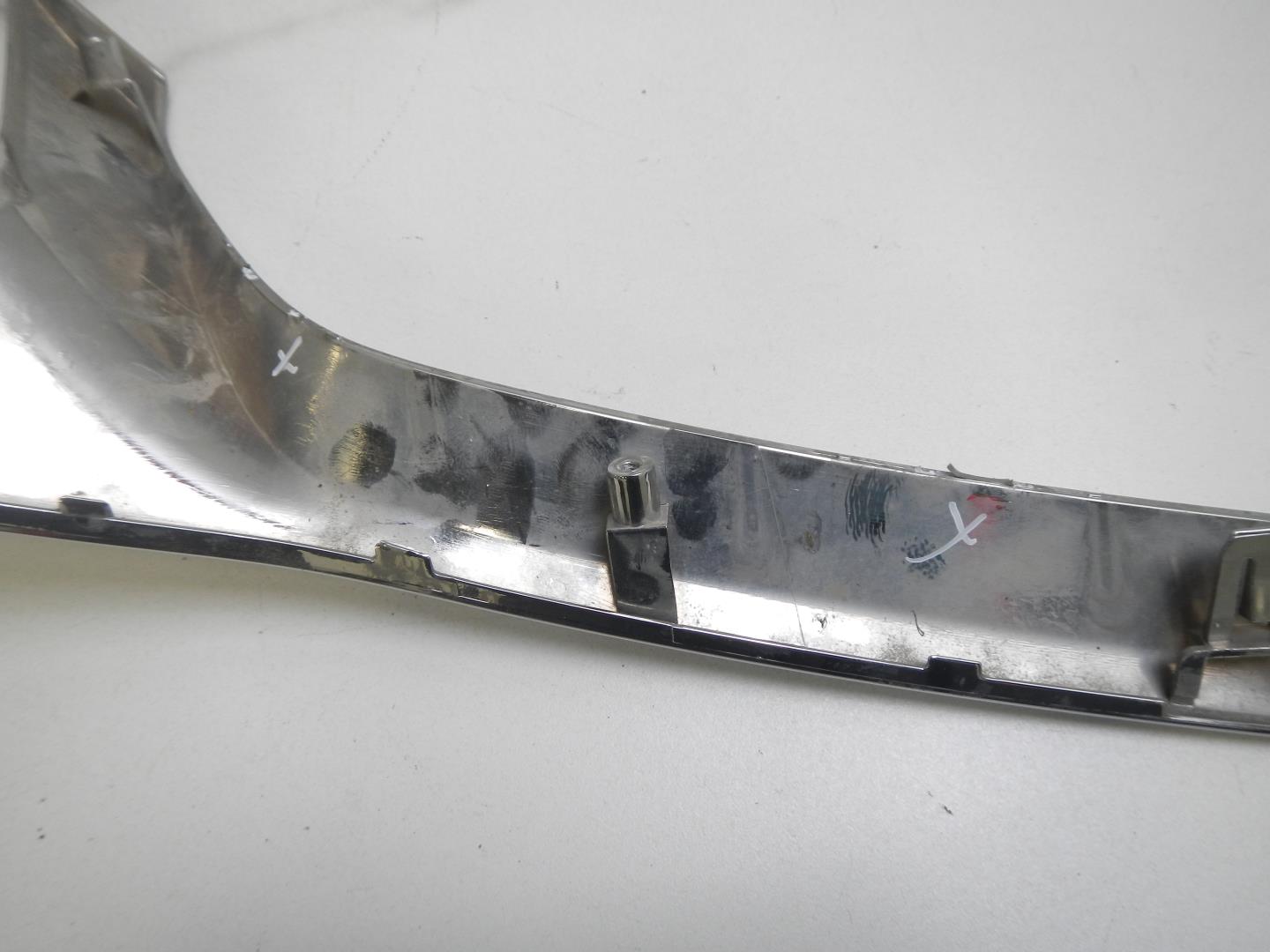 Молдинг переднего бампера