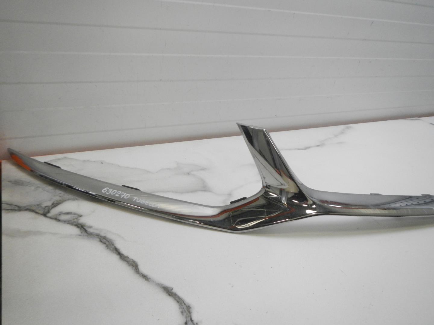 Молдинг переднего бампера