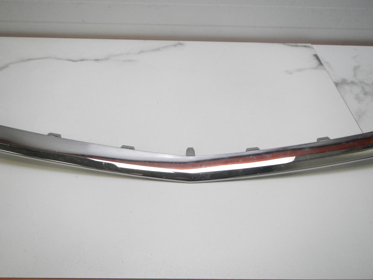 Молдинг переднего бампера