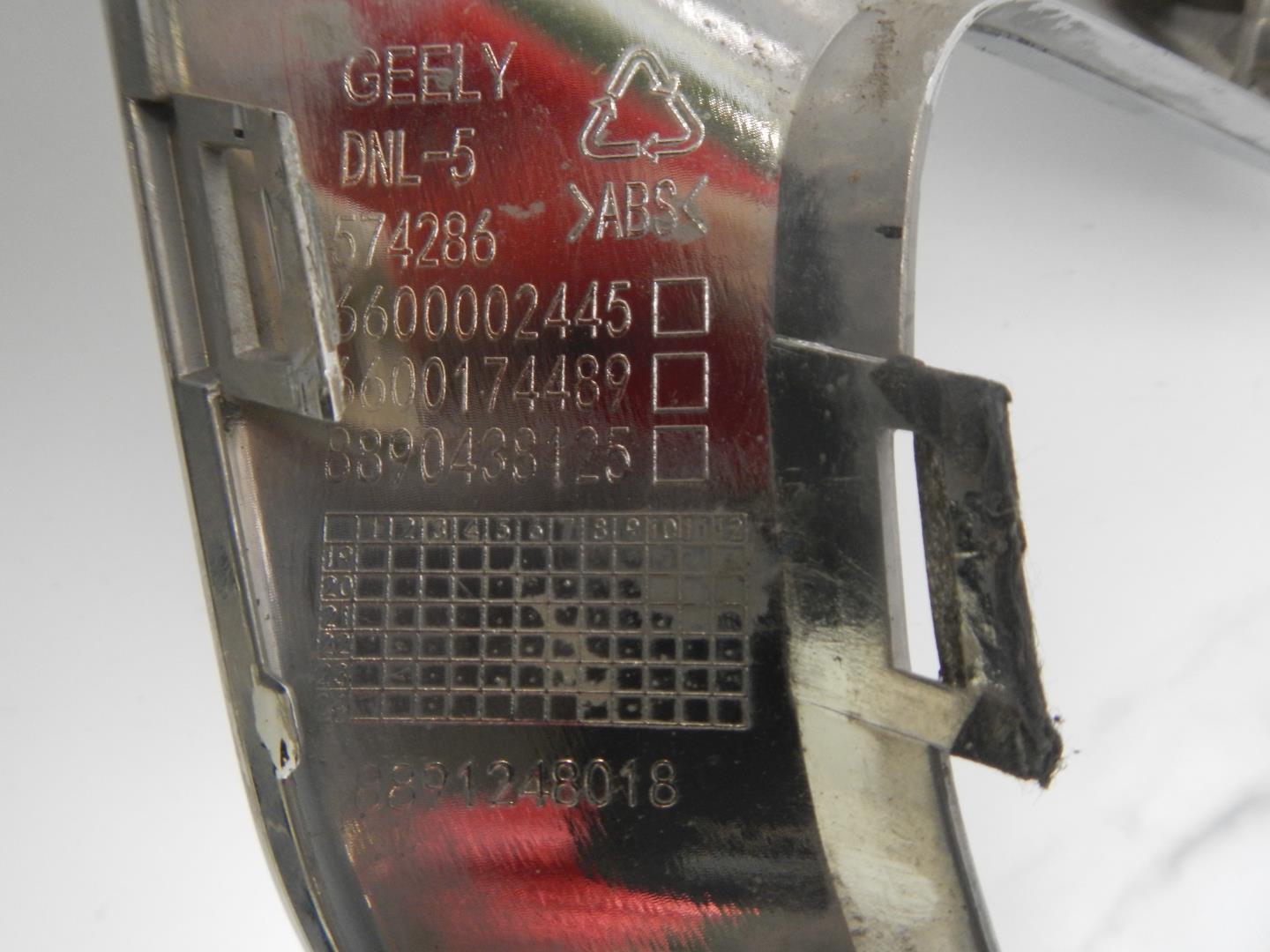 Молдинг переднего бампера