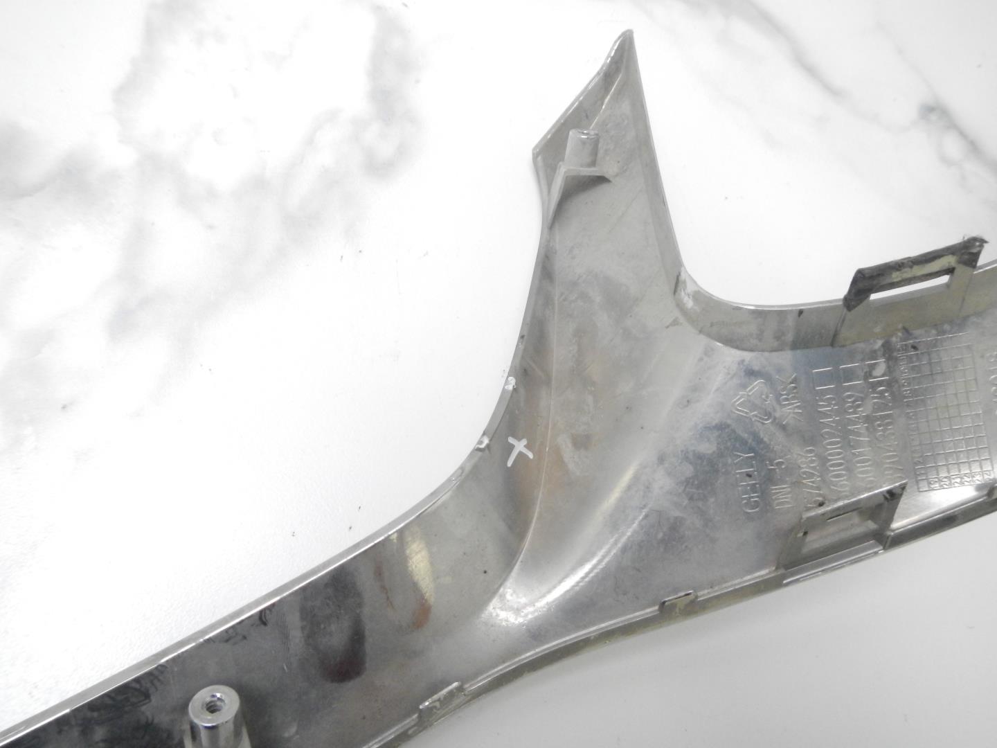 Молдинг переднего бампера