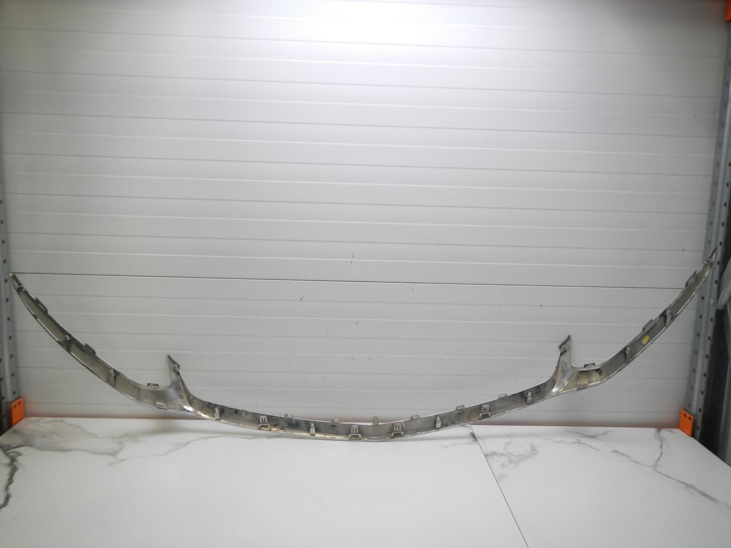 Молдинг переднего бампера