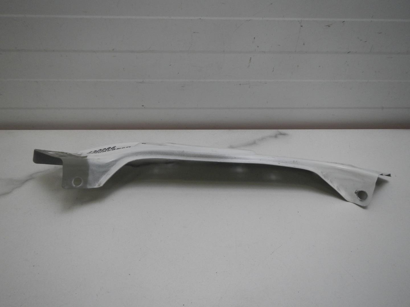 Кронштейн фар правый