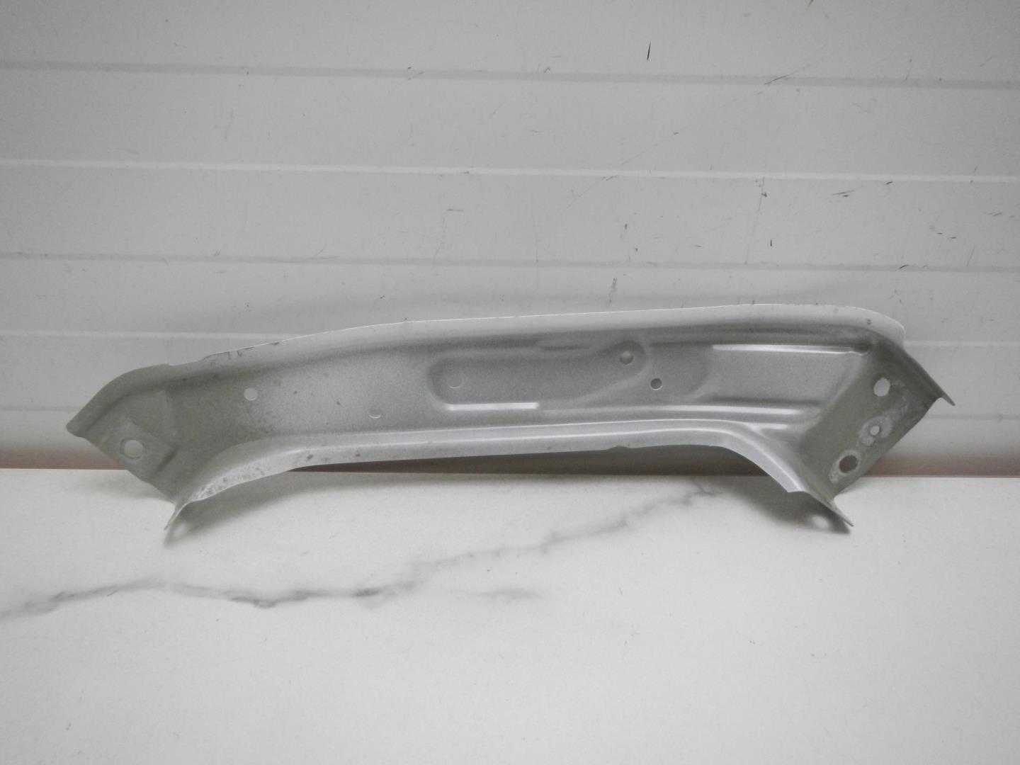 Кронштейн фар правый