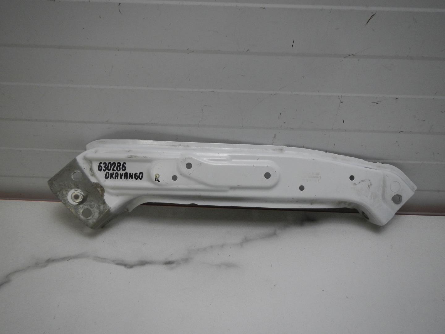 Кронштейн фар правый