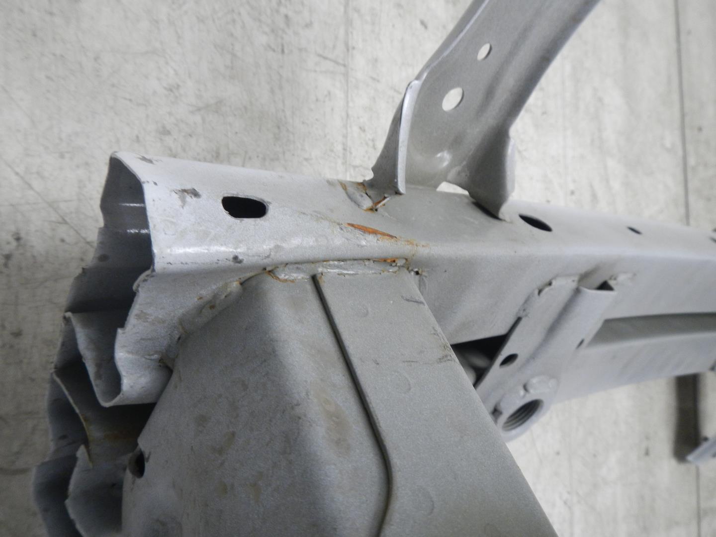 Усилитель заднего бампера