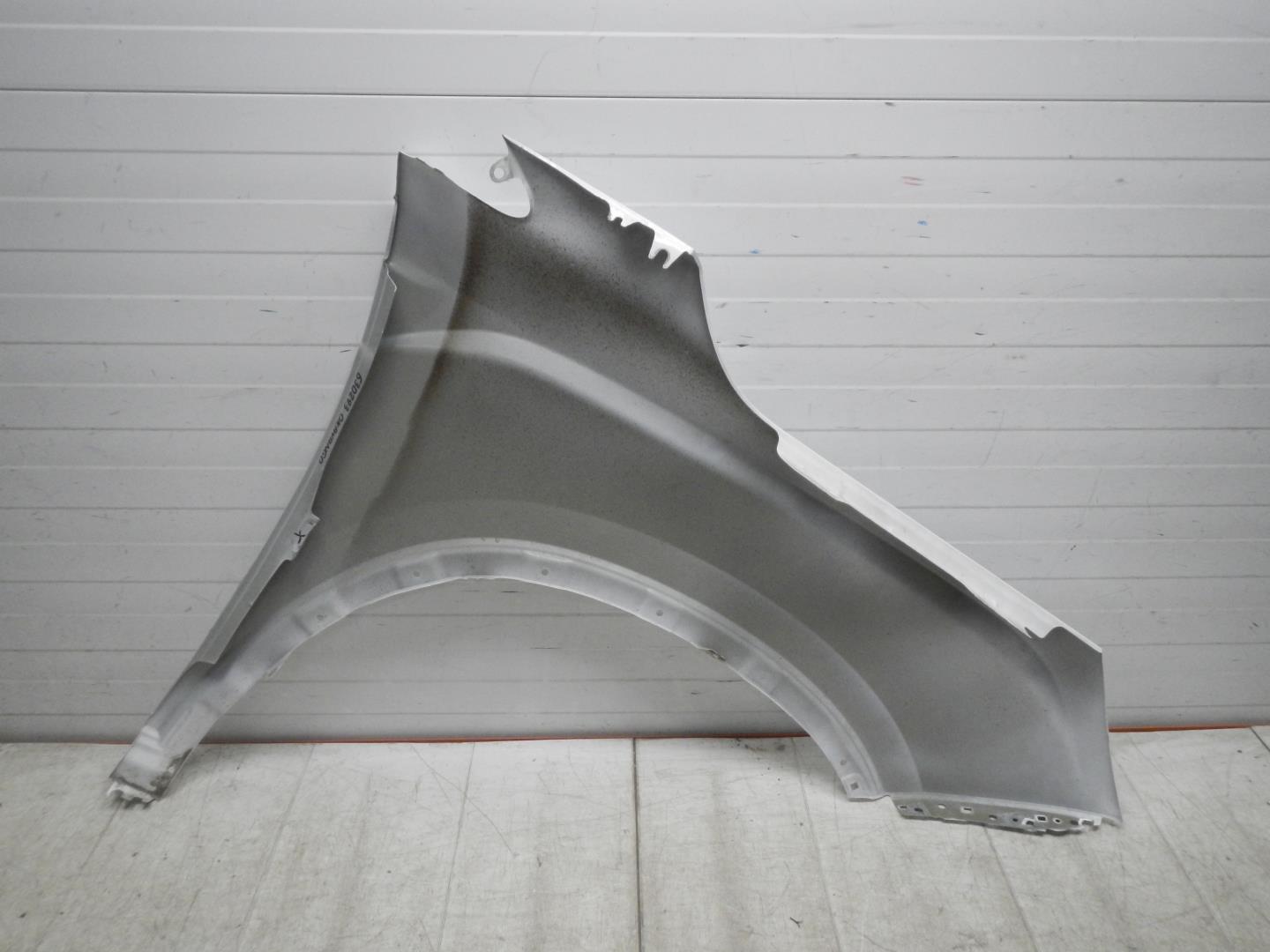 Крыло переднее левое