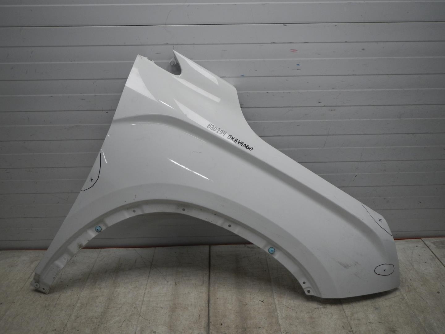 Крыло переднее правое