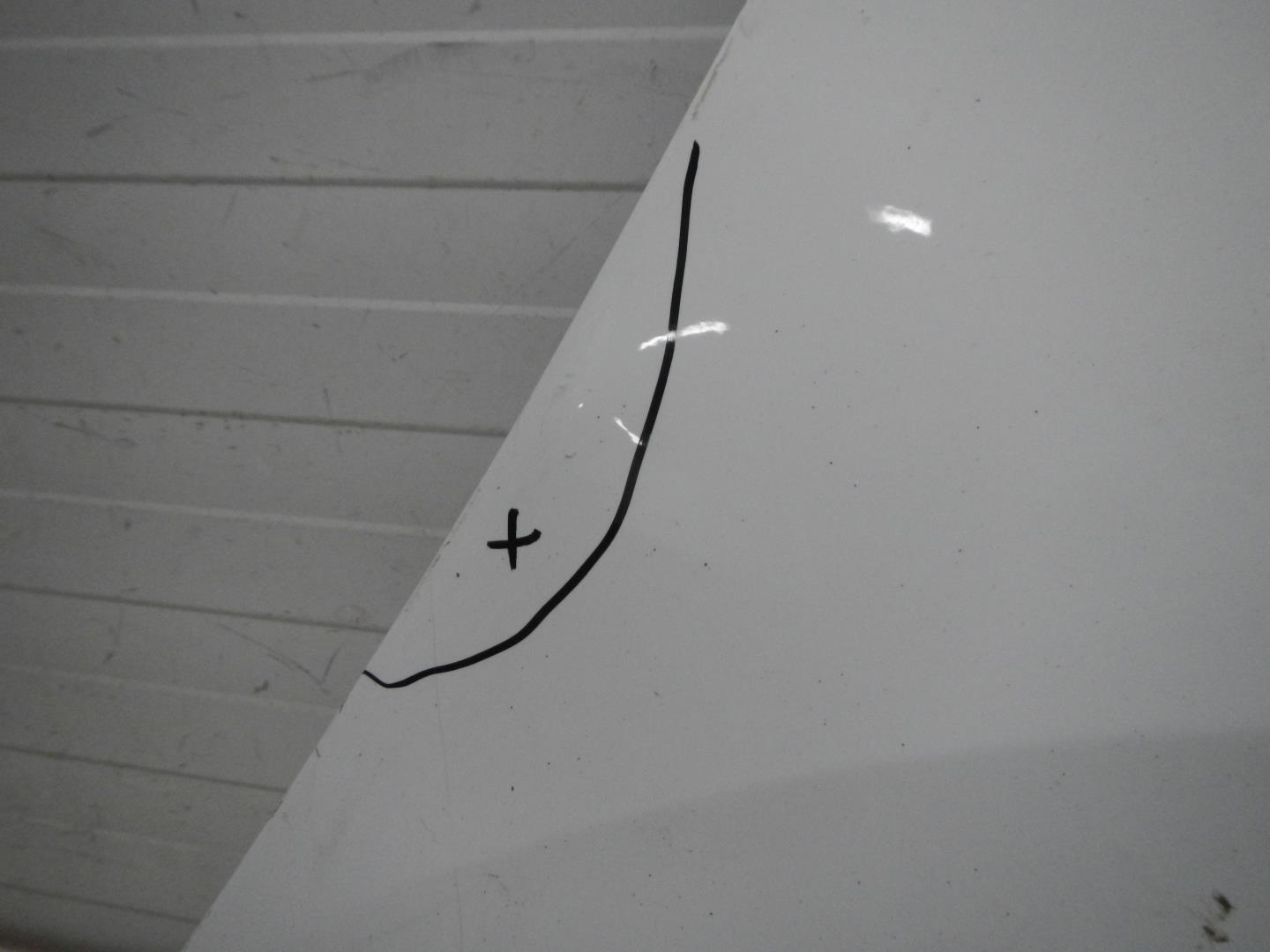 Крыло переднее правое