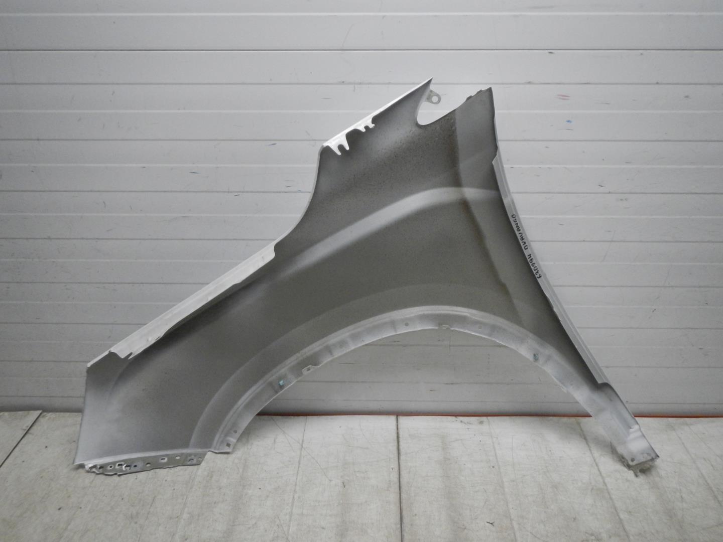 Крыло переднее правое