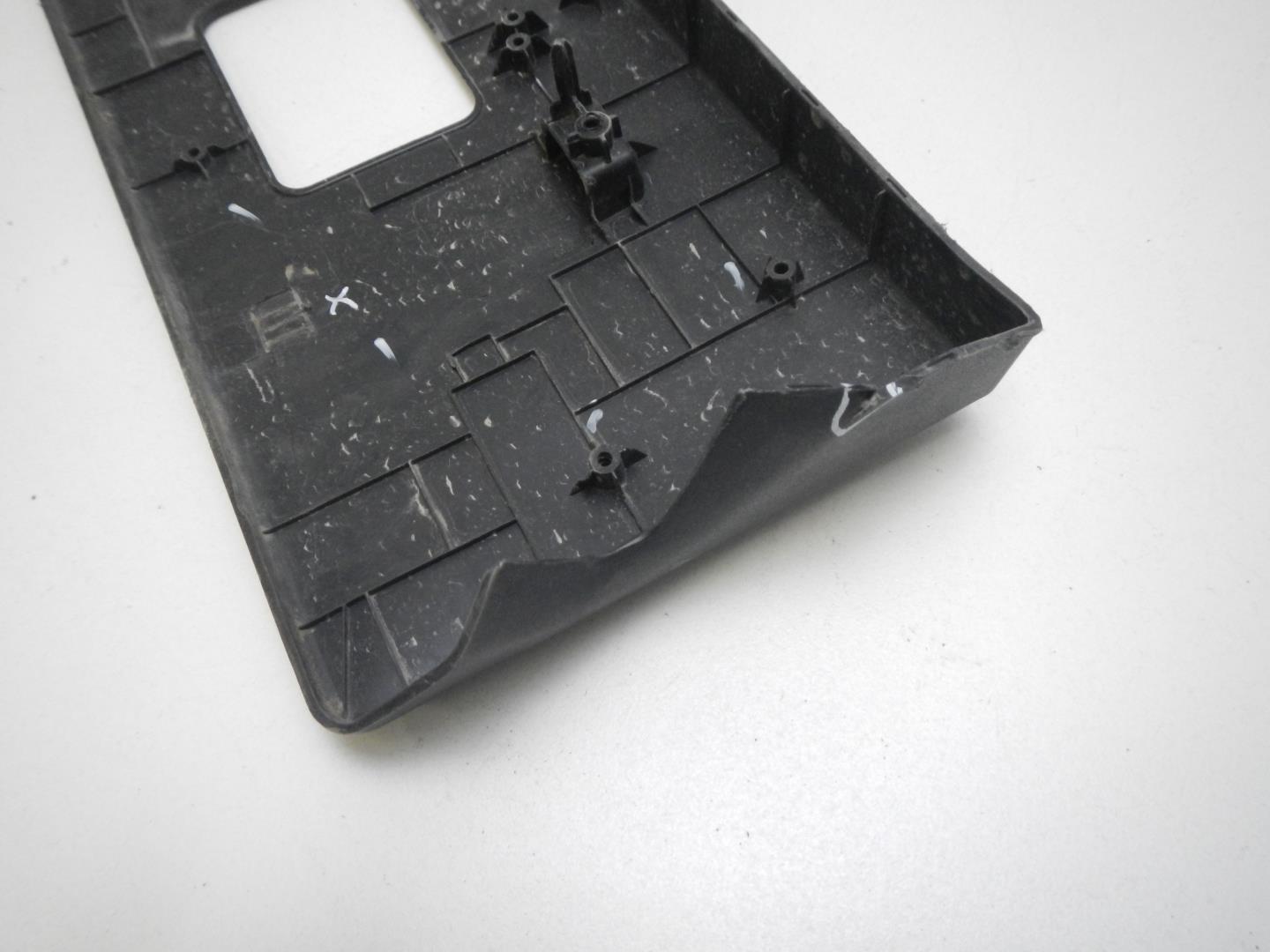 Накладка переднего бампера под номер