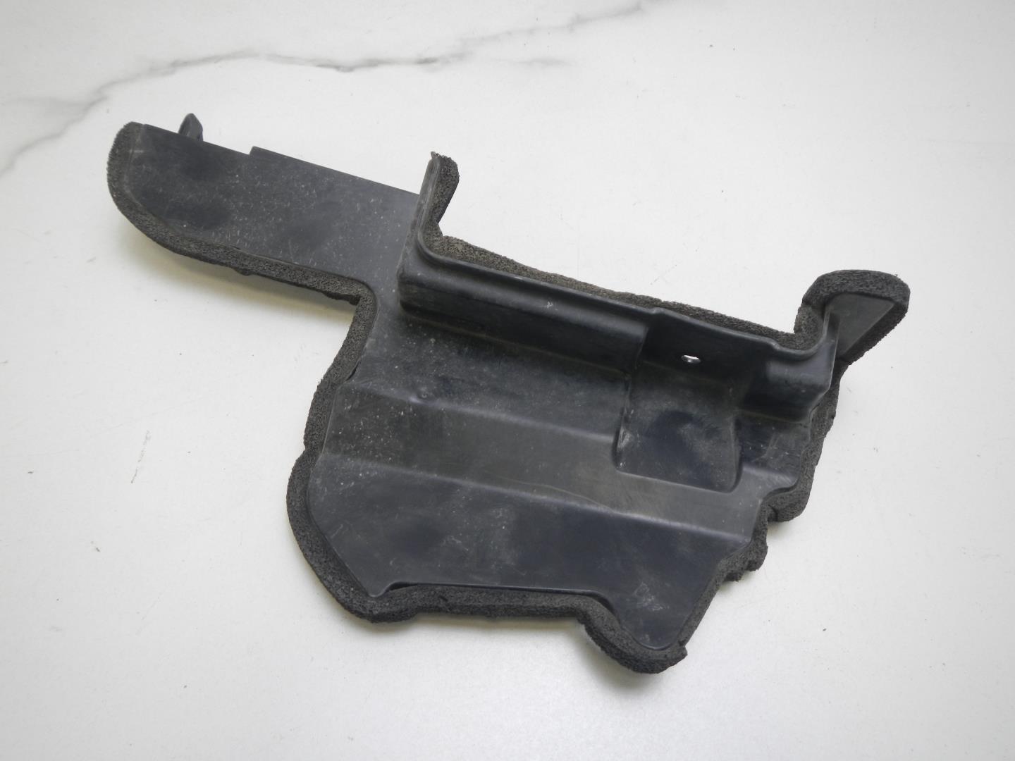 Воздуховод радиатора правый