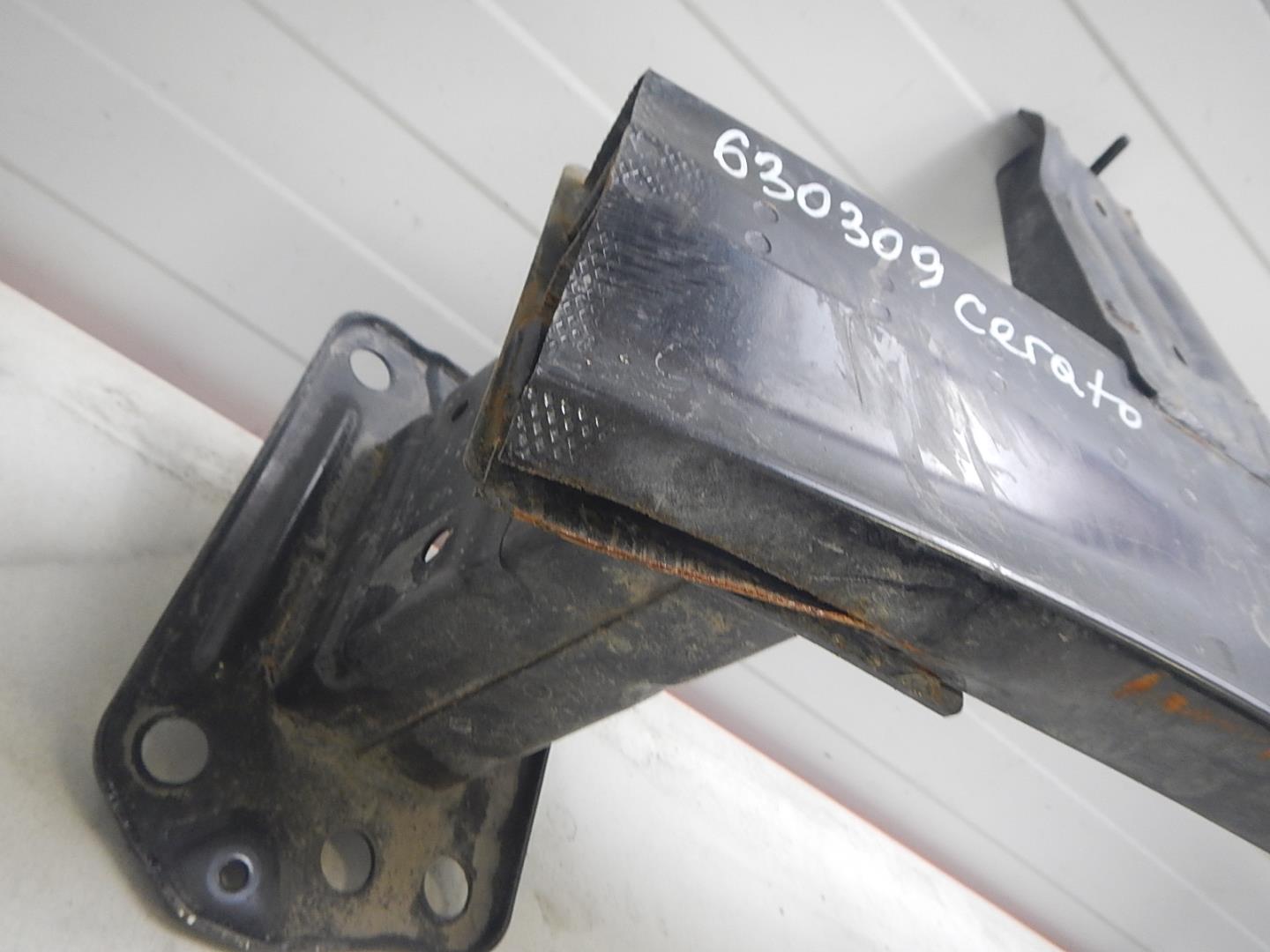 Усилитель переднего бампера