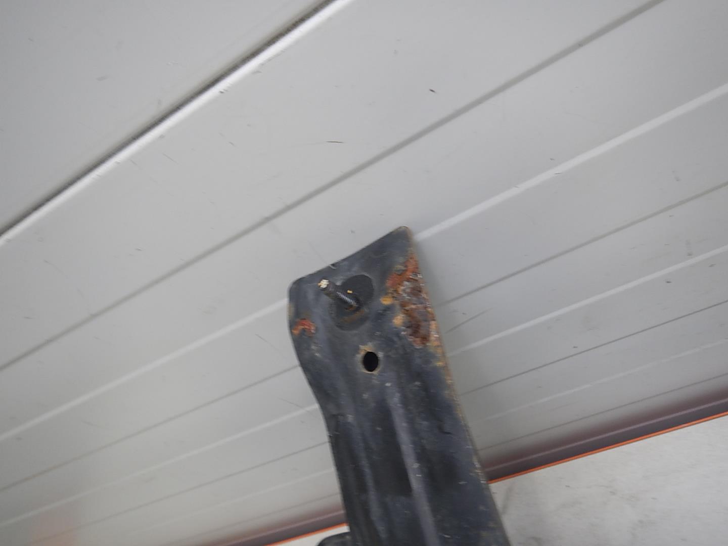 Усилитель переднего бампера