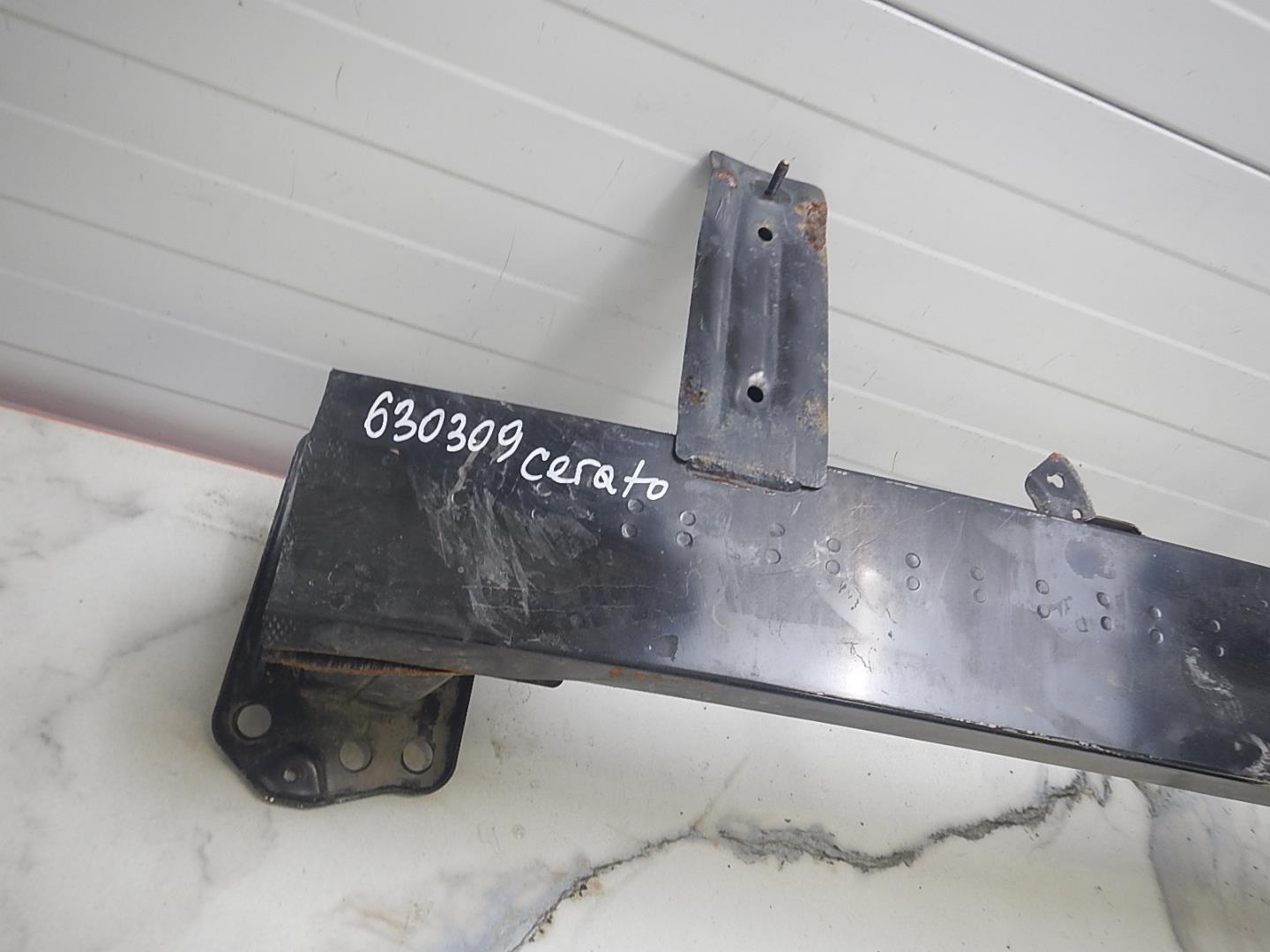 Усилитель переднего бампера