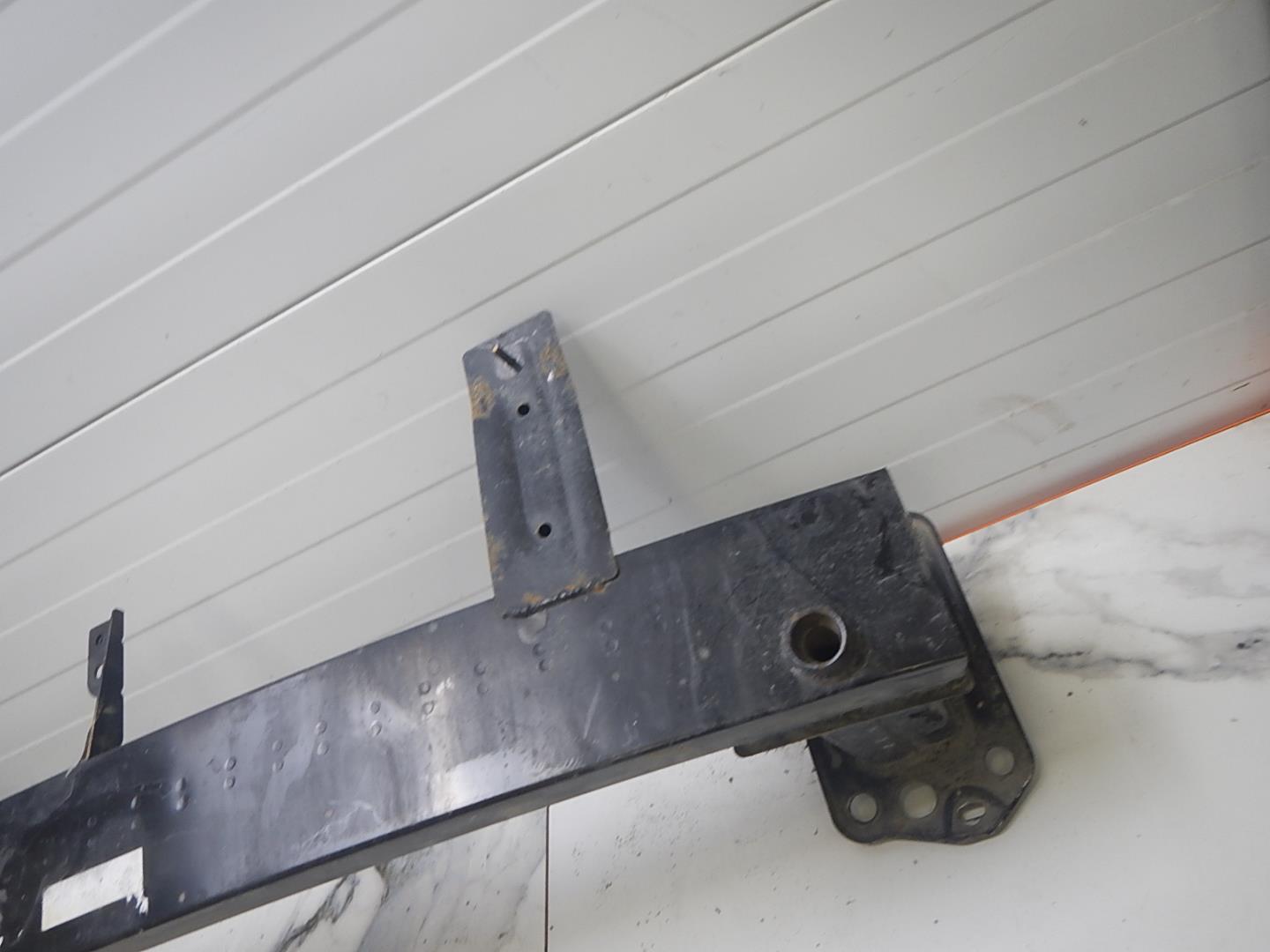 Усилитель переднего бампера