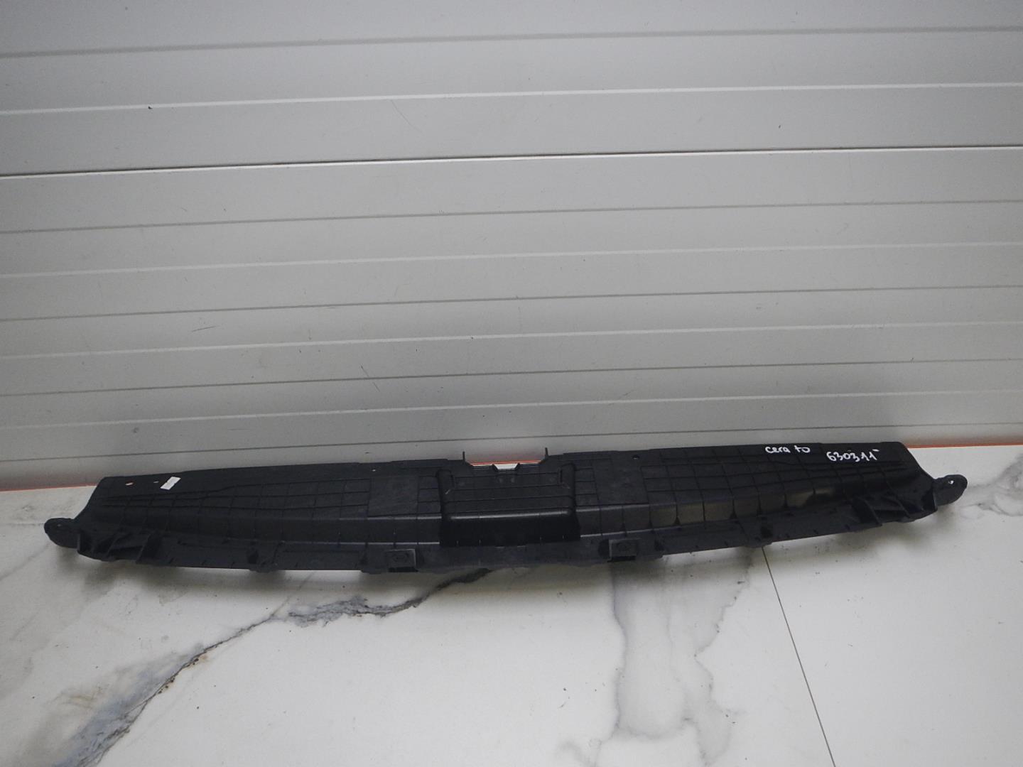 Кожух замка капота