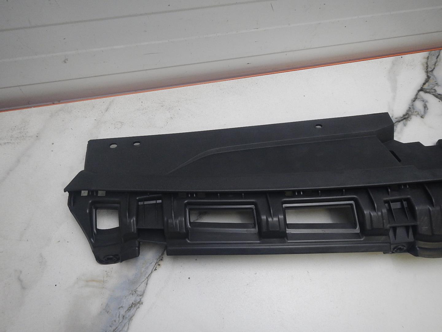 Кожух замка капота