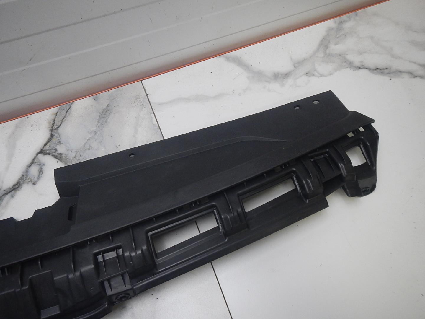 Кожух замка капота