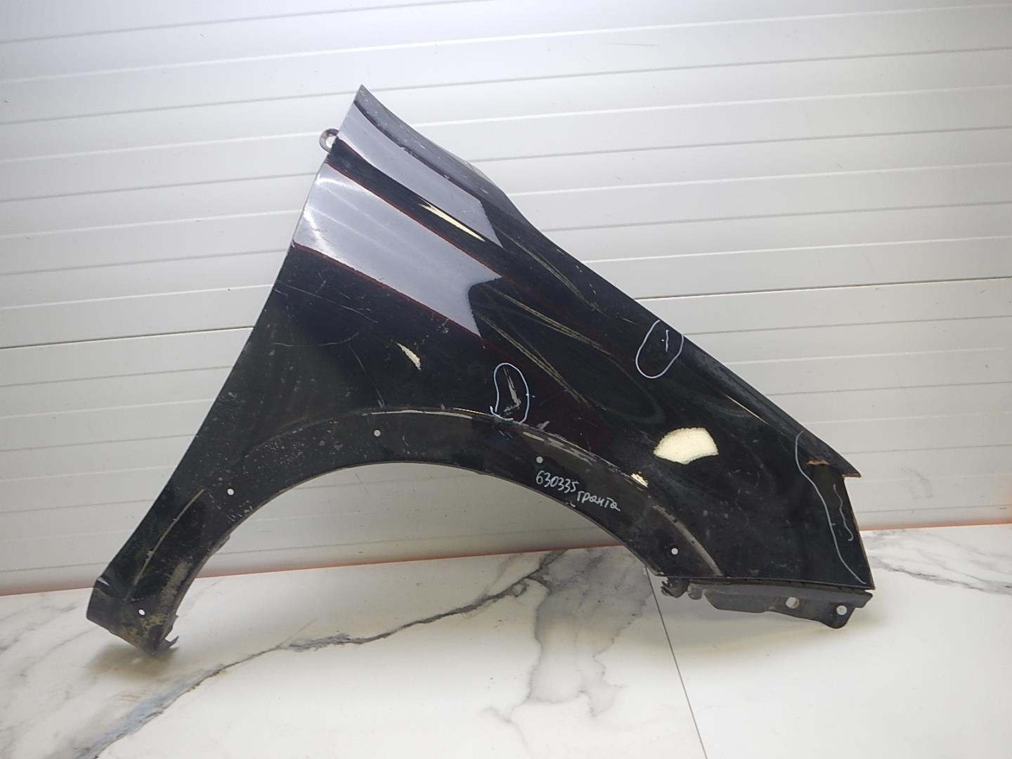 Крыло переднее правое