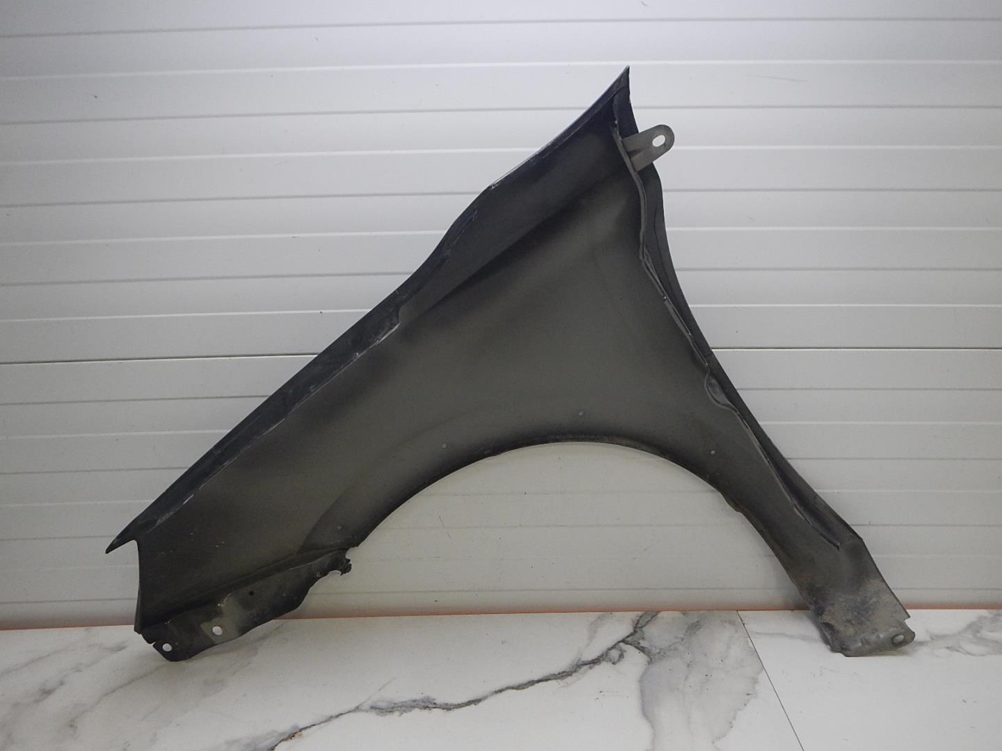 Крыло переднее правое