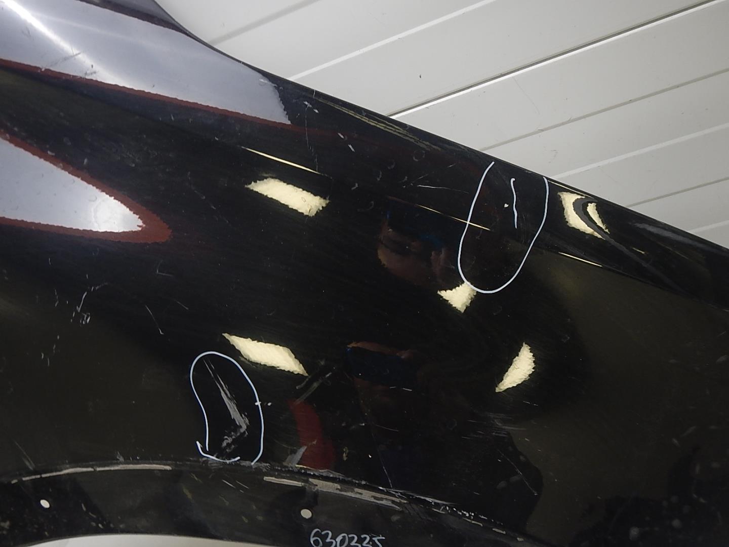 Крыло переднее правое