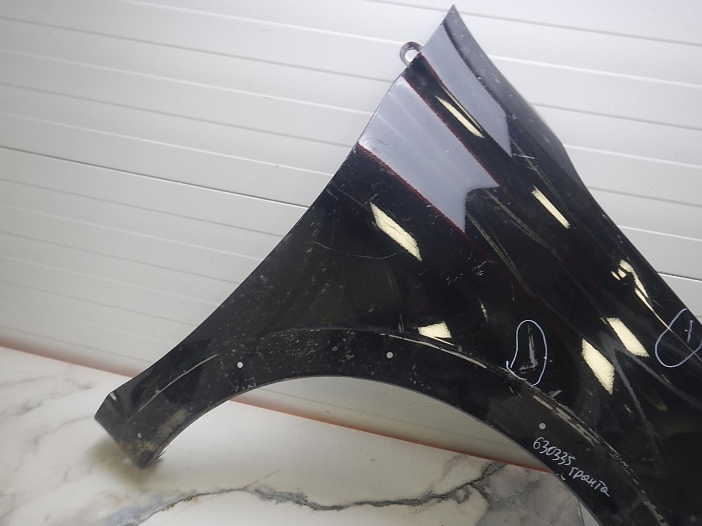 Крыло переднее правое