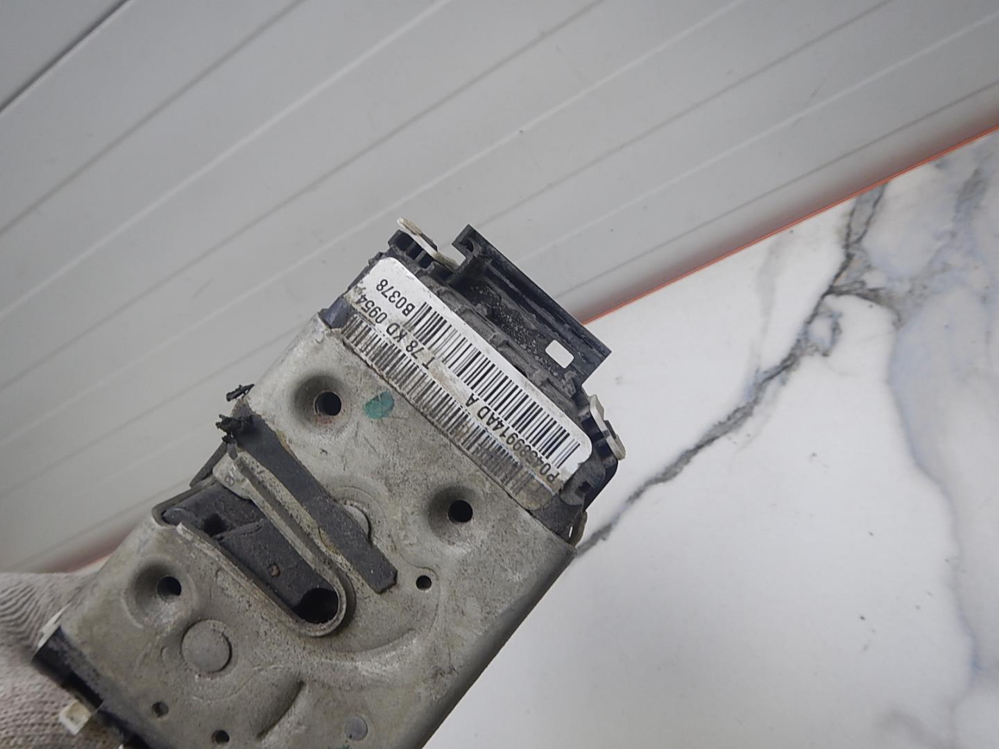 Замок двери задней правой