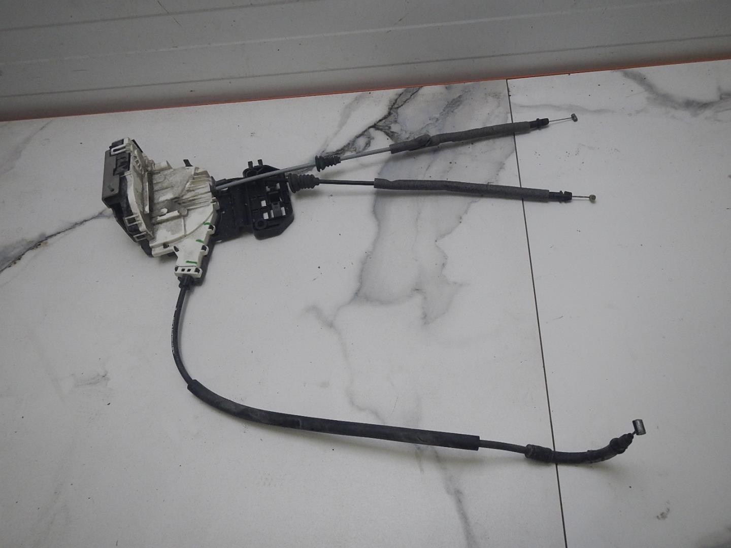 Замок двери задней правой