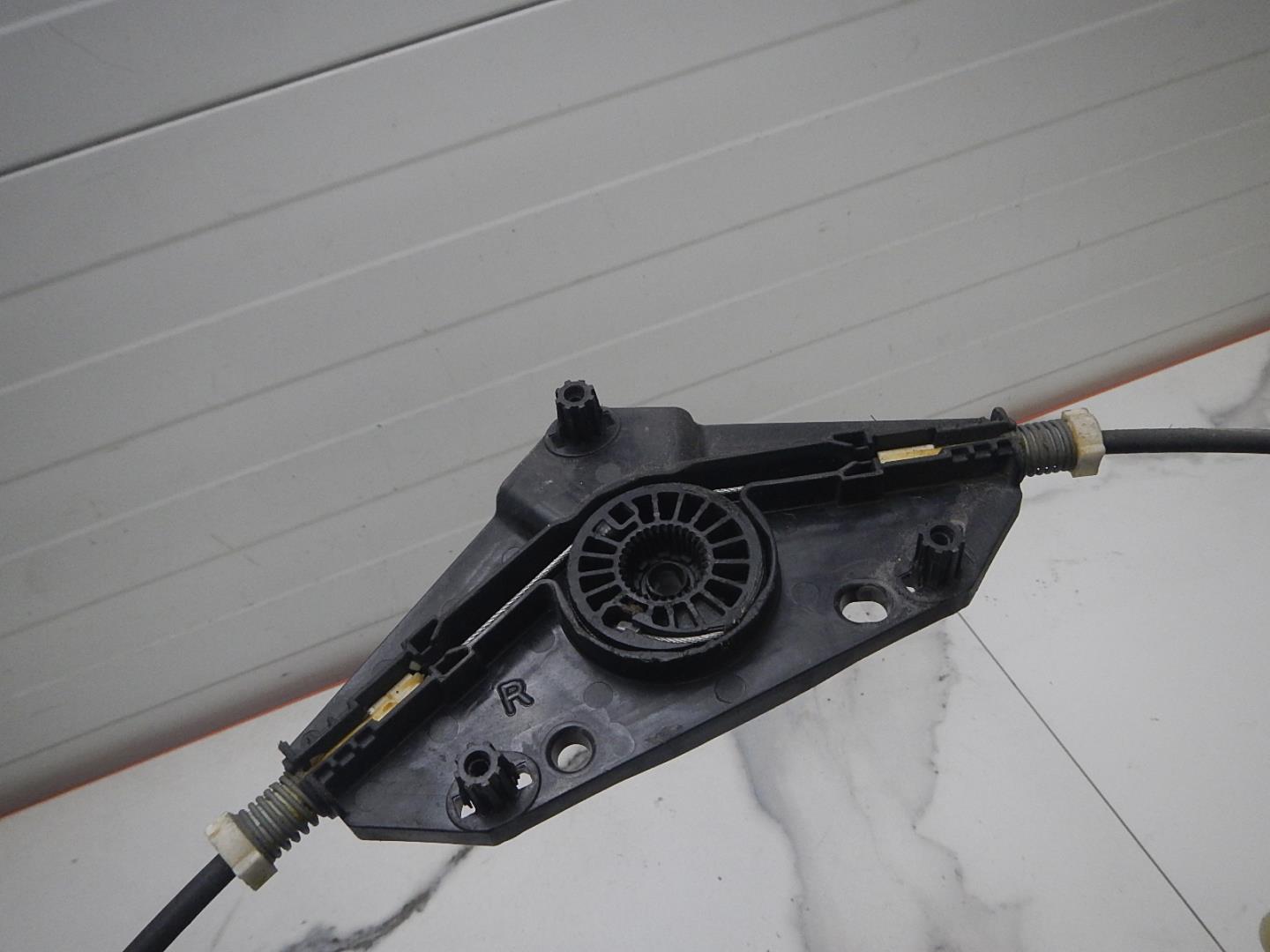 Стеклоподъемник электр. задний правый