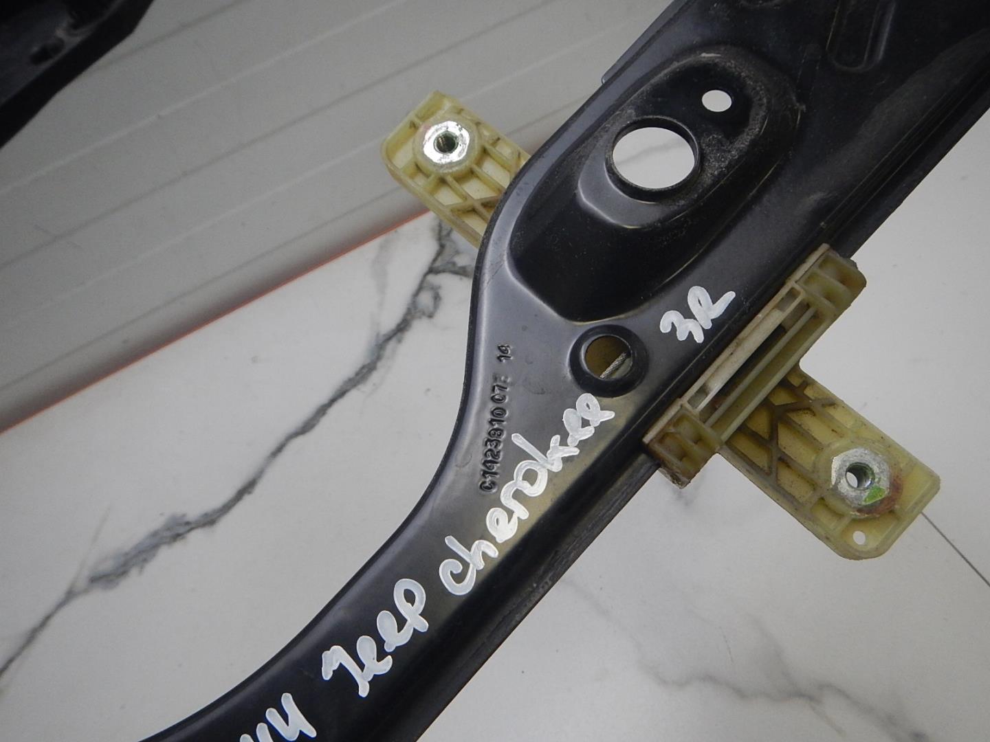 Стеклоподъемник электр. задний правый