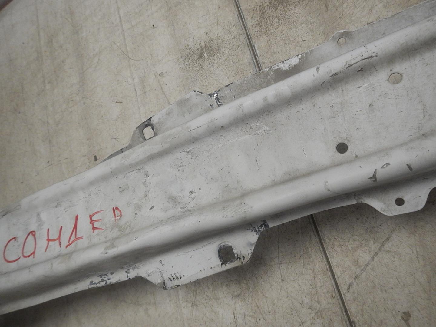 Усилитель переднего бампера