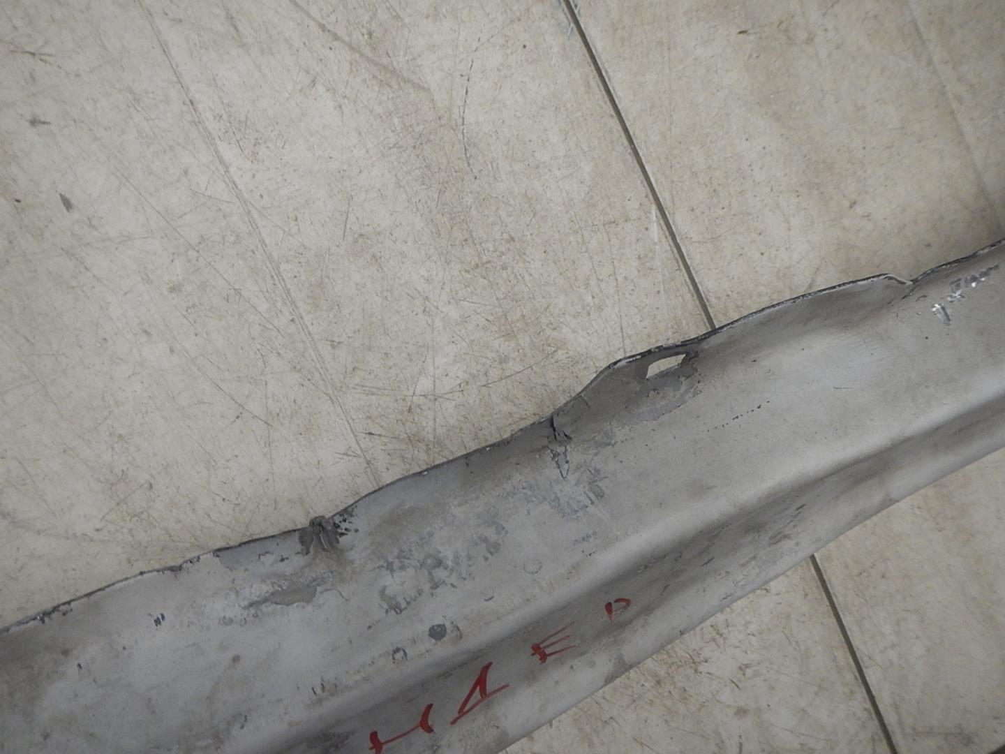 Усилитель переднего бампера