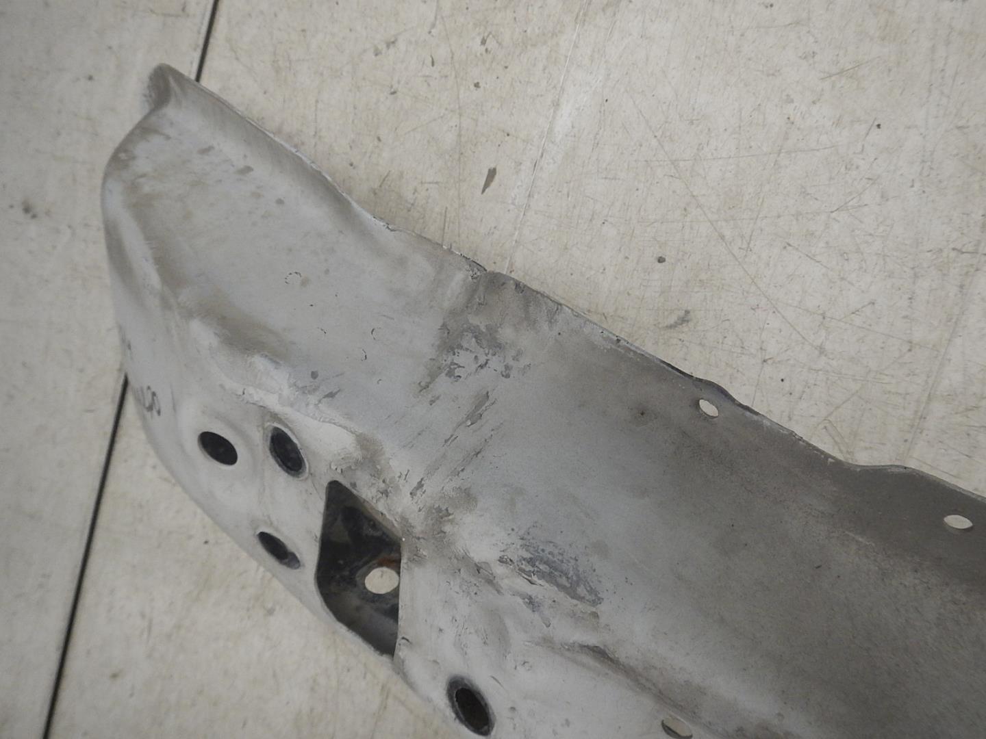 Усилитель переднего бампера