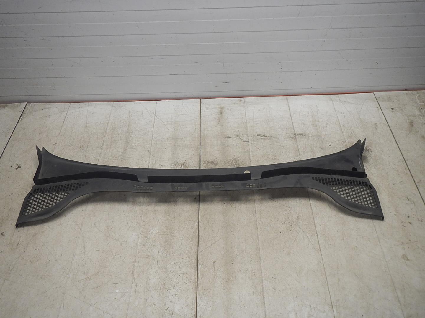 Решетка стеклоочистителей (Жабо)