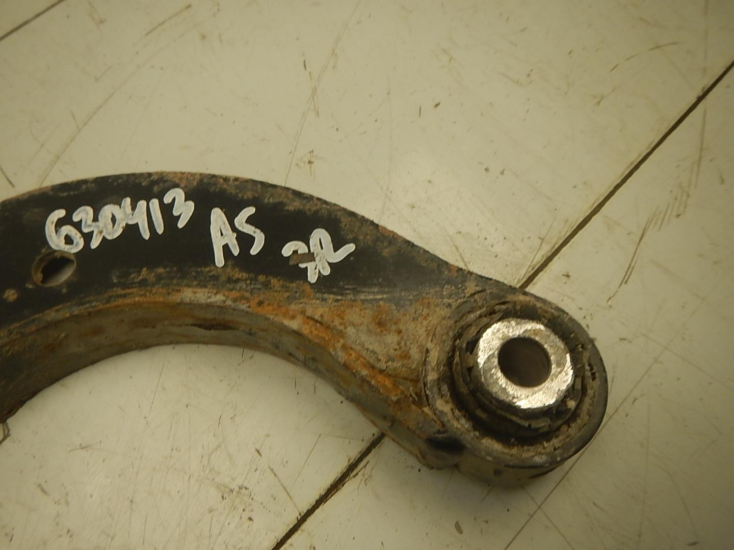 Рычаг задний верхний правый