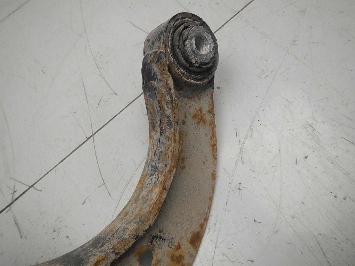 Рычаг задний верхний правый