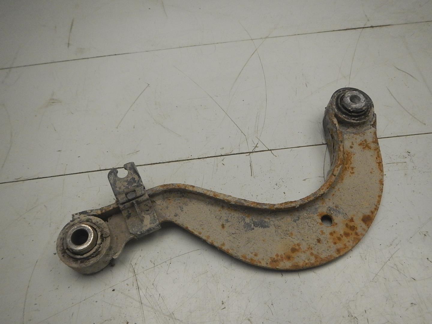 Рычаг задний верхний правый