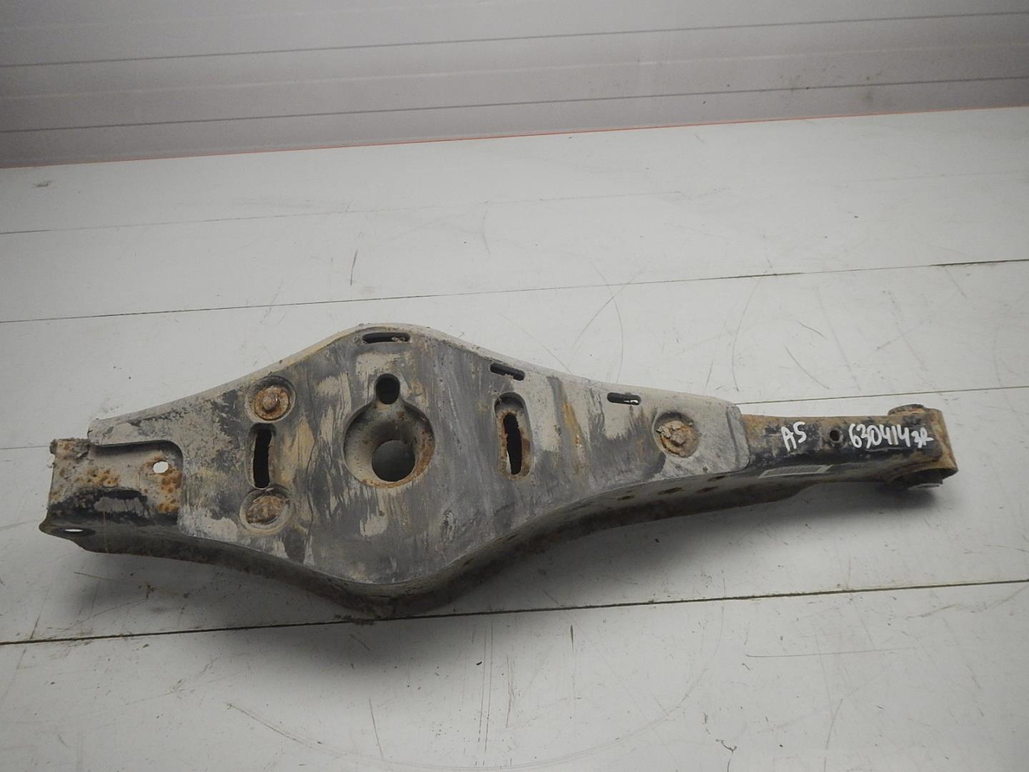 Рычаг задний нижний правый