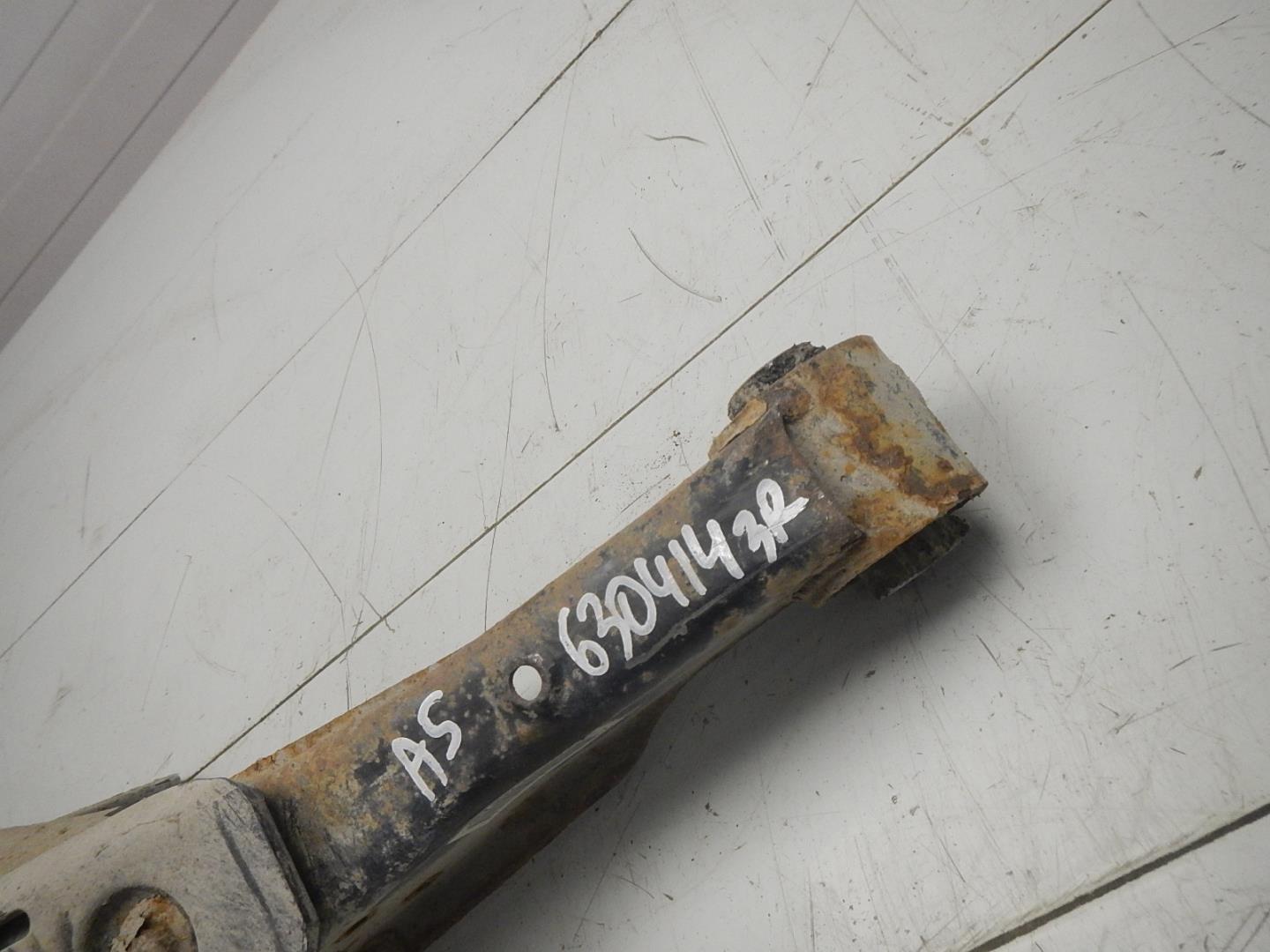 Рычаг задний нижний правый