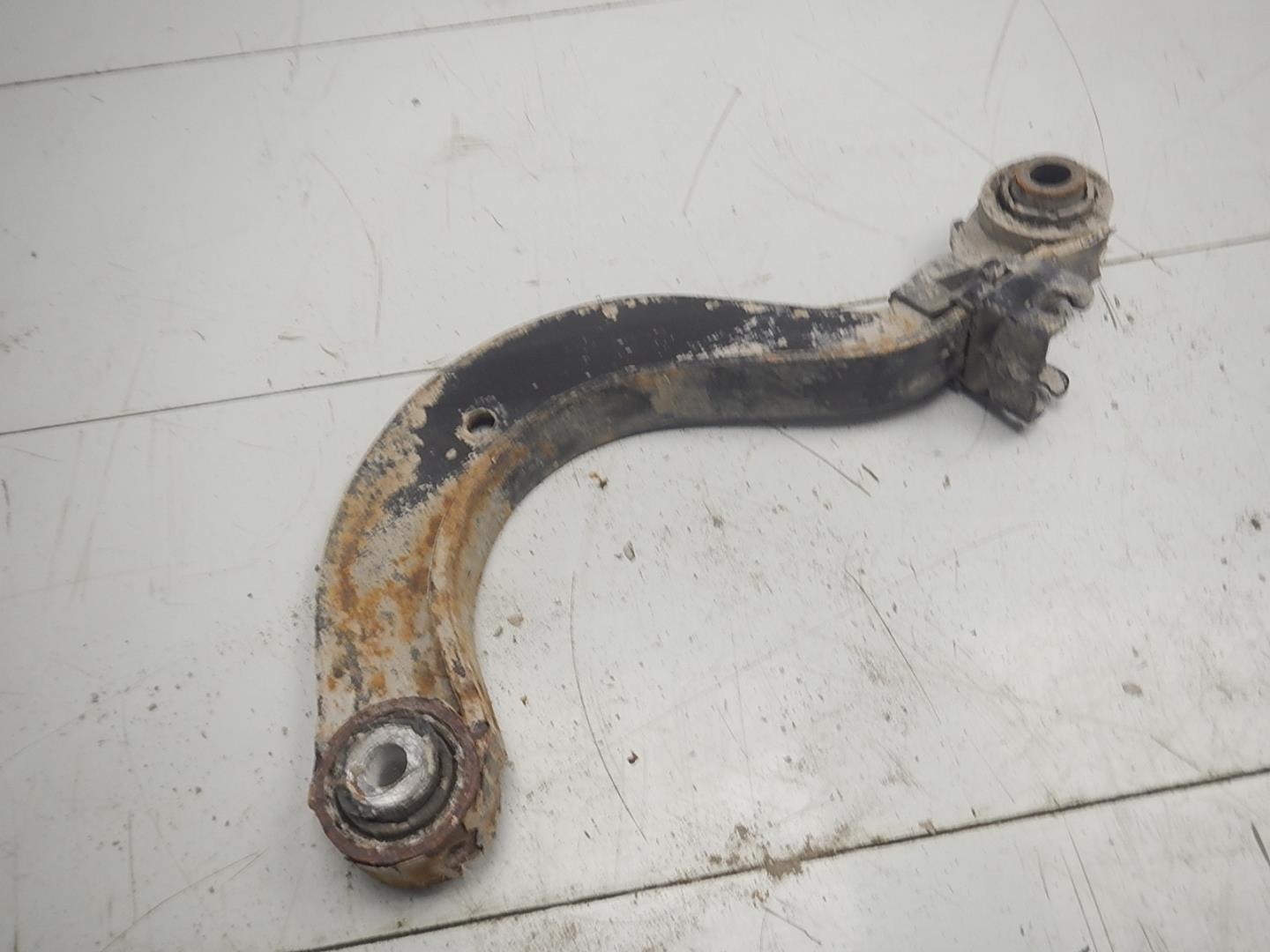 Рычаг задний верхний левый