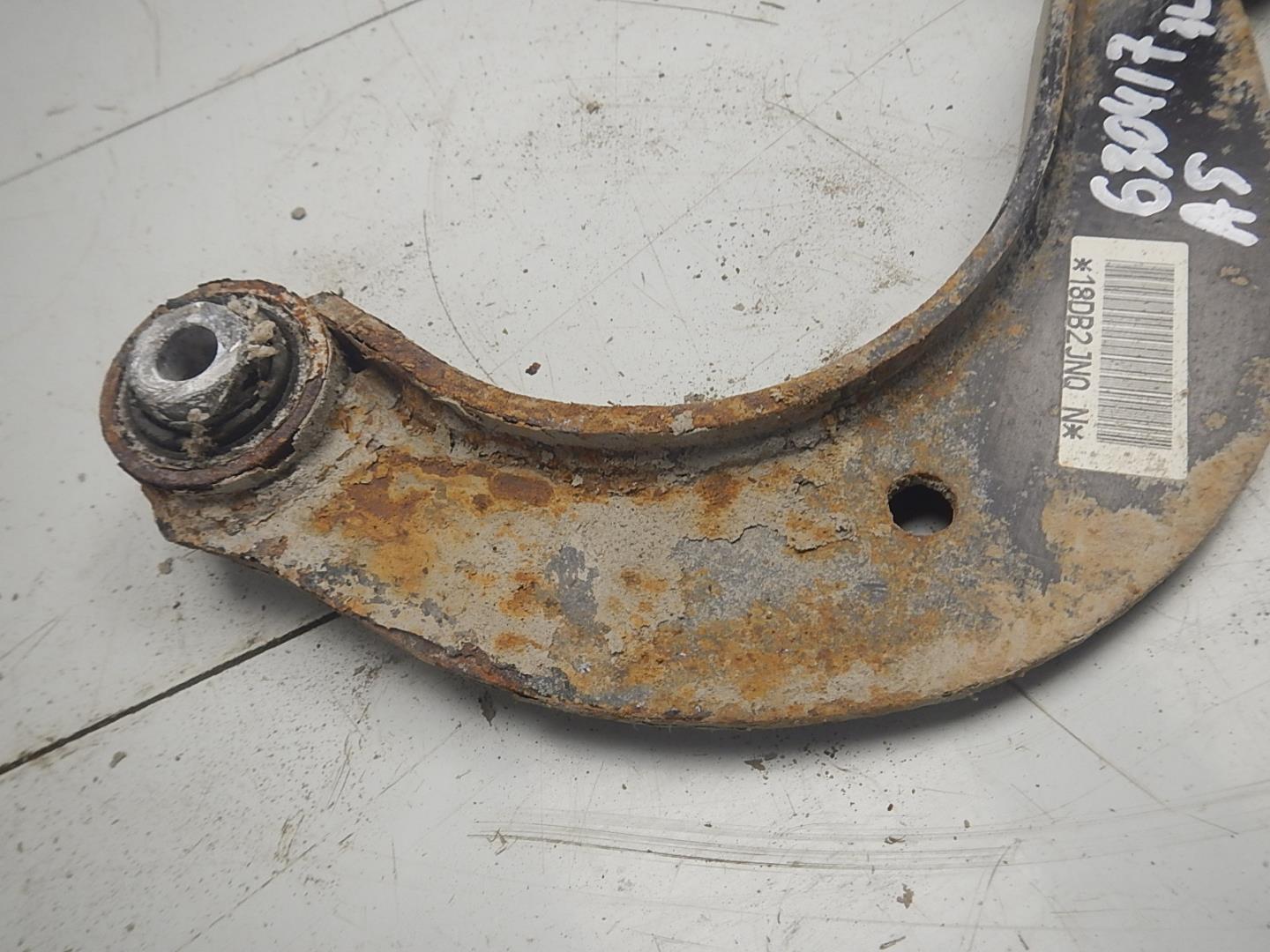 Рычаг задний верхний левый