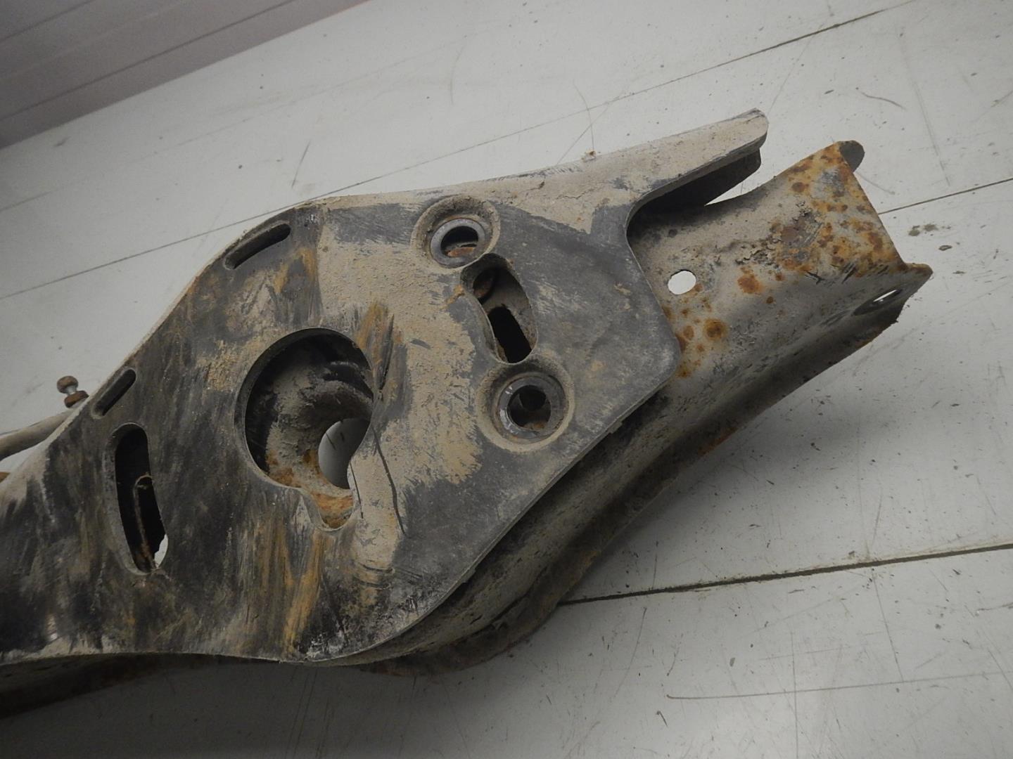 Рычаг задний нижний левый