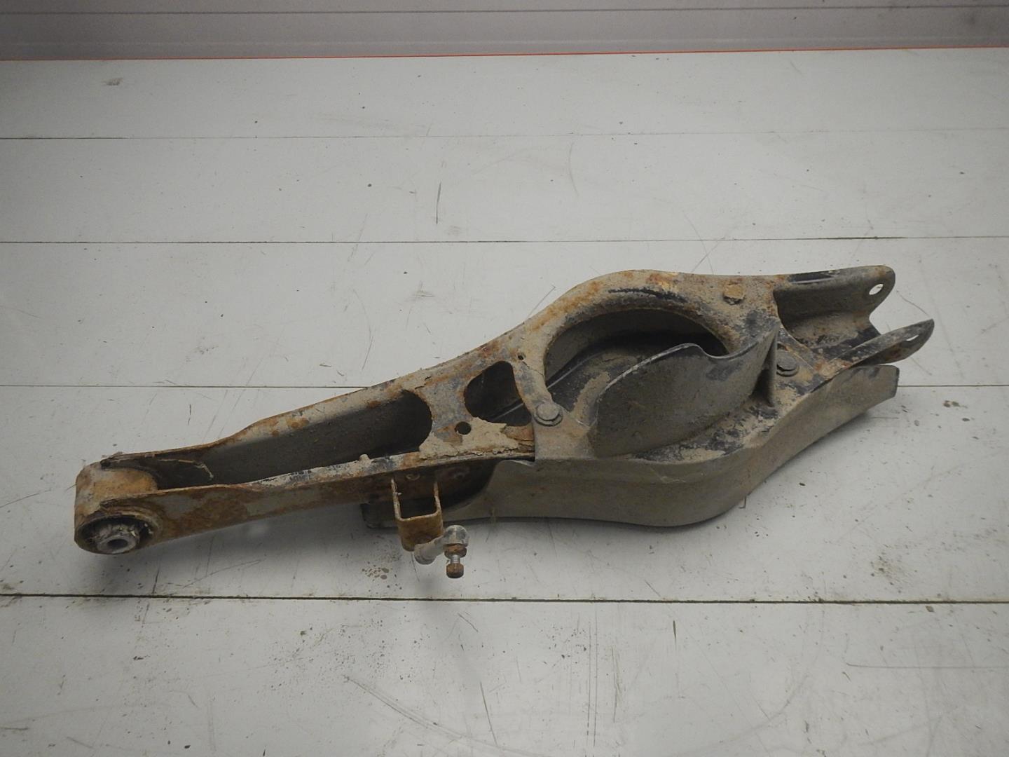 Рычаг задний нижний левый